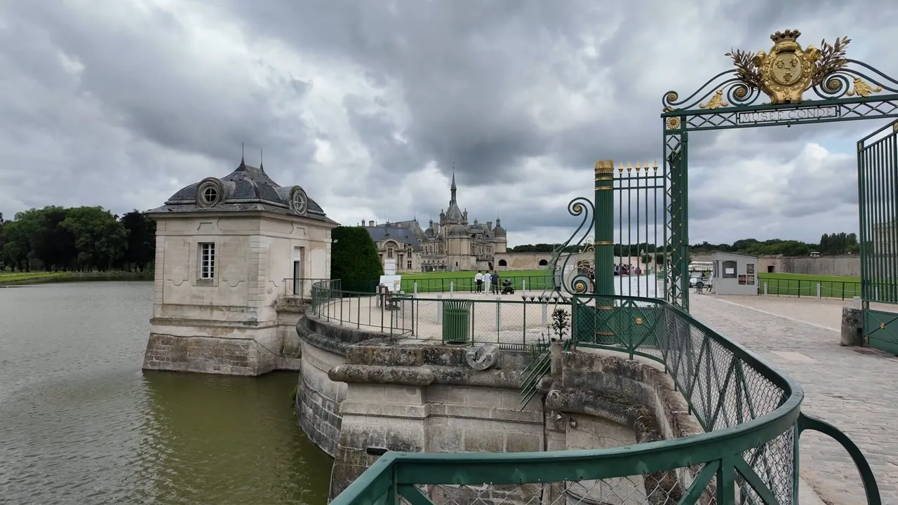 Éclats de Chantilly : Un Voyage au Coeur du Château